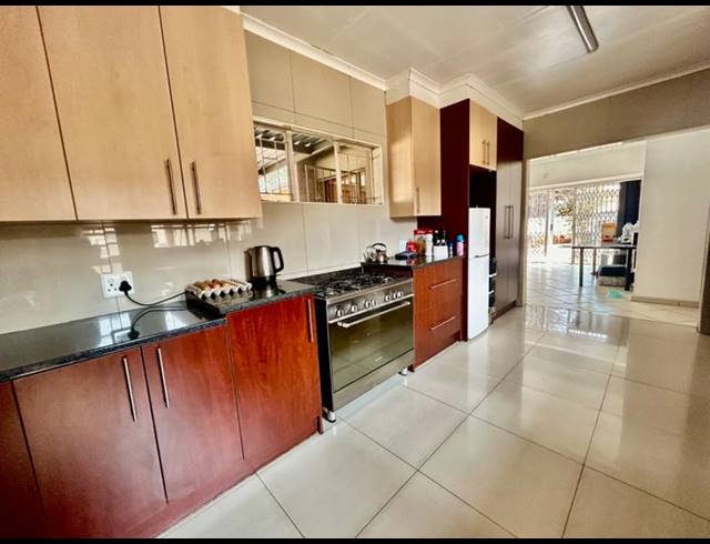 3 BEDROOM HOUSE FOR SALE IN VANDERBIJLPARK SE 2